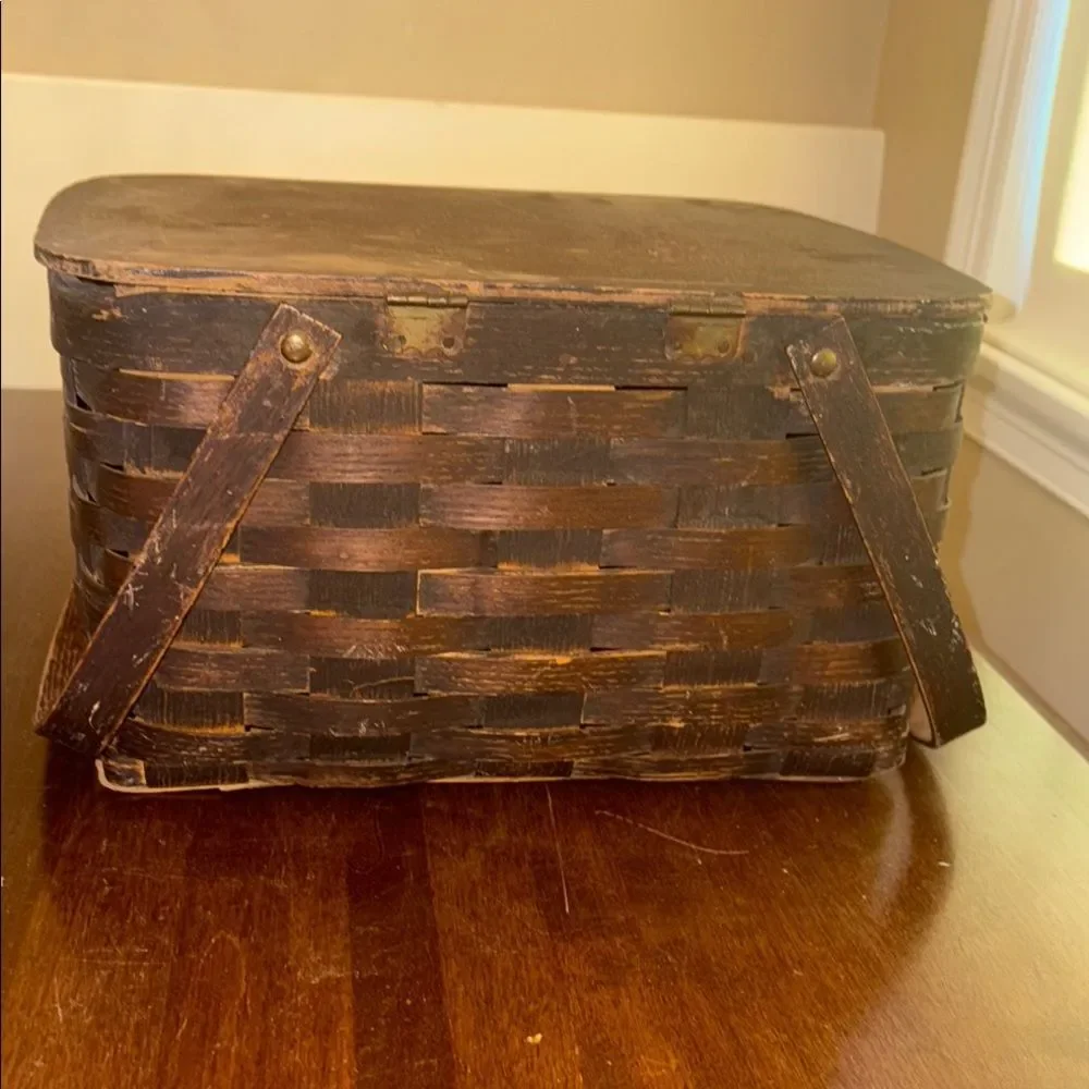 Vintage primitive Painted Woven Pie Picnic Basket with Lid